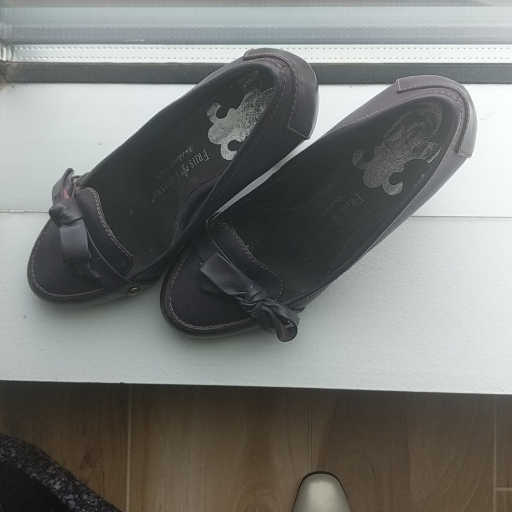 Shoes - Picture 3 of 7